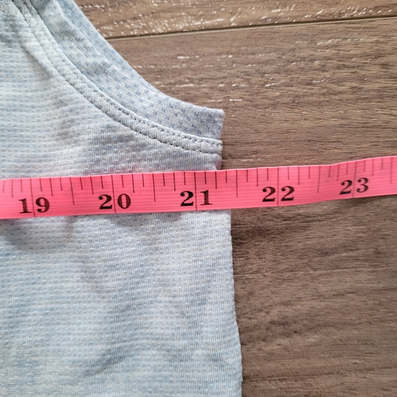 Lululemon Muscle Tee - Picture 4 of 5